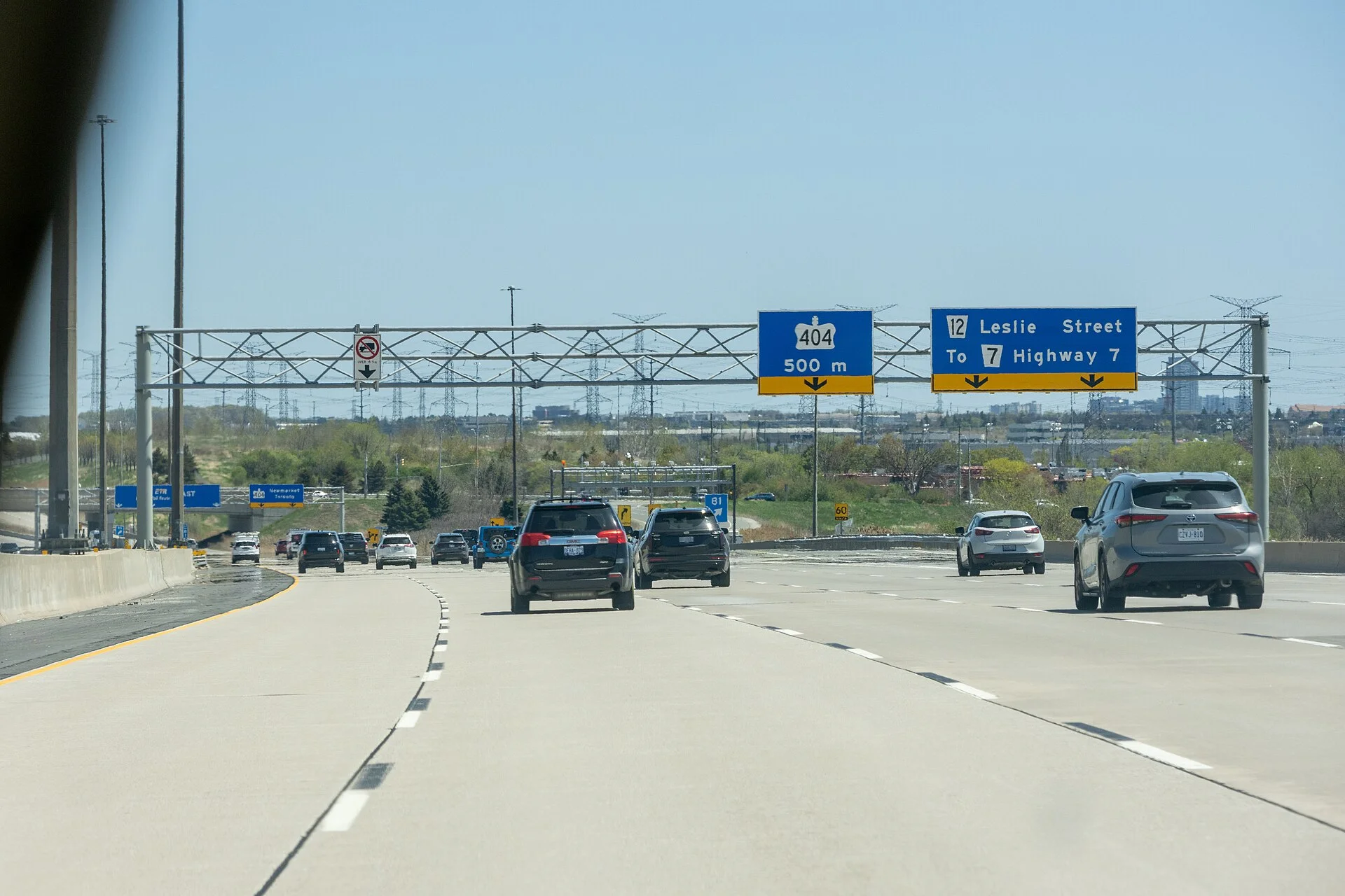 Traffic on Highway 407 in Markham approaching the Highway 404 interchange and the Leslie Street exit