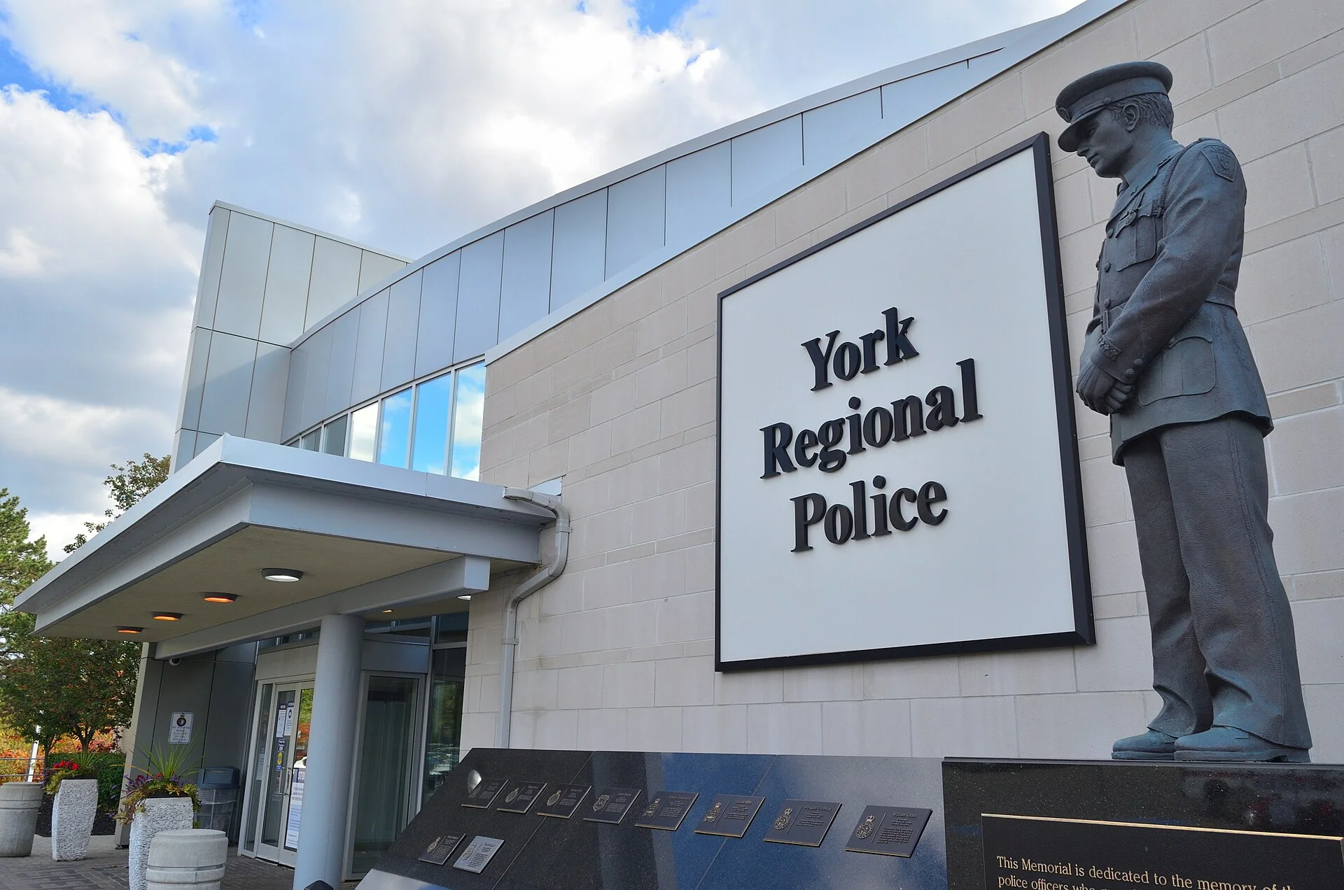 The York Regional Police 2 District station in Richmond Hill, with a statue of an officer beside the entrance sign